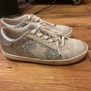 Glitter Star Accent Cream Suede Women's Sneaker Steve Madden Size 7